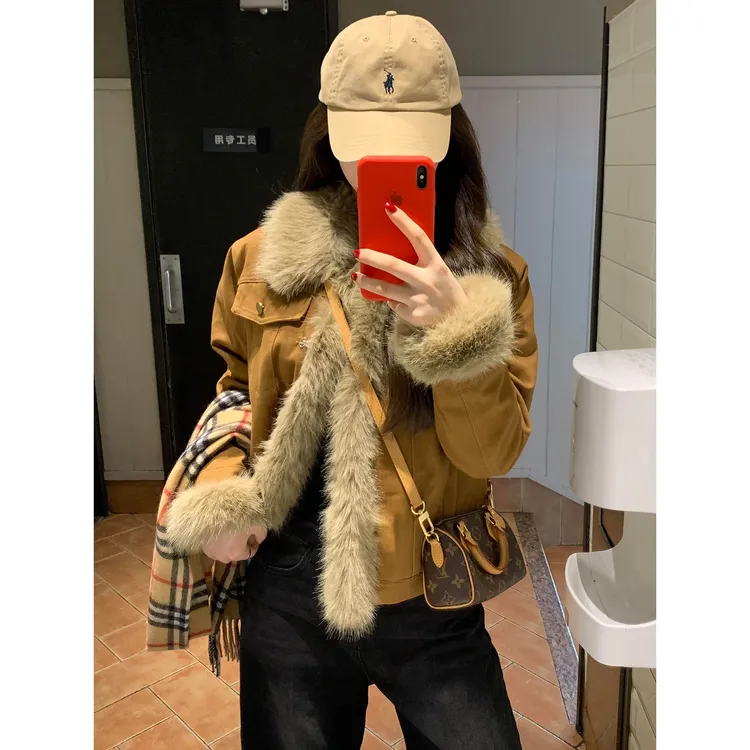 2025新款美拉德复古棕色牛仔外套女秋冬加厚短款拼接毛毛上衣棉服