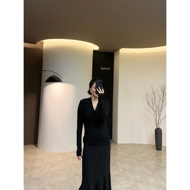 美丽定制极简V领显瘦衫160斤以内{251068}