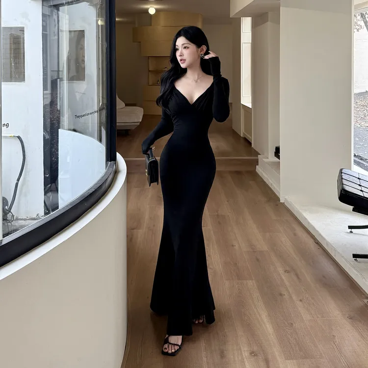 WOWDARK运补6-8 气质深v领长袖连衣裙2025秋季新款显瘦御姐长裙