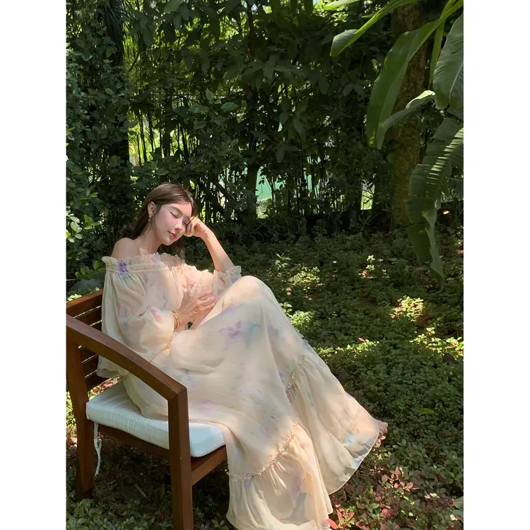 施薇靓 梦境繁花 高级感一字领罩衫碎花半裙时尚套装女减龄两件套