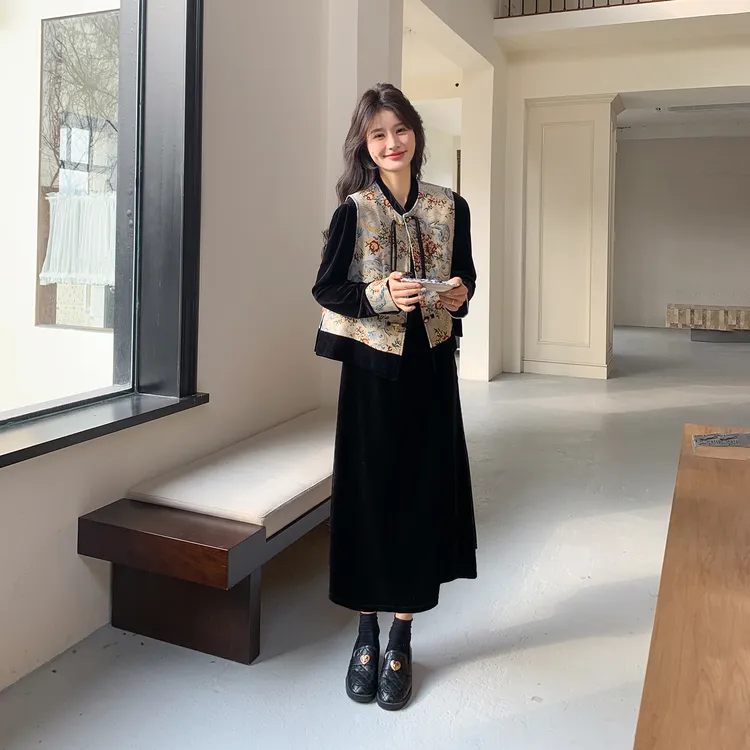 新中式刺绣2025早秋高级感气质女改良旗袍丝绒国风马甲连衣裙套装