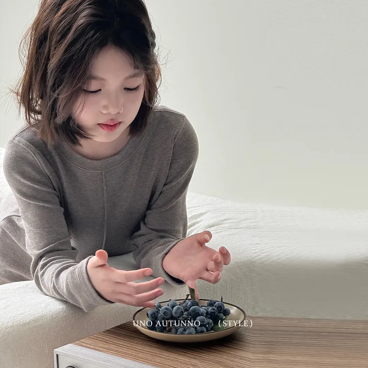 「UNO AUTUNNO」【简奢女星】仿羊绒女中大童长袖圆领打底衫GQ1603