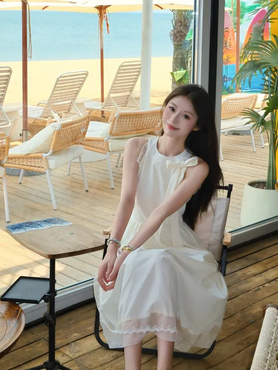 温柔风甜美挂脖连衣裙女夏季2025新款法式气质宽松显瘦无袖长裙子