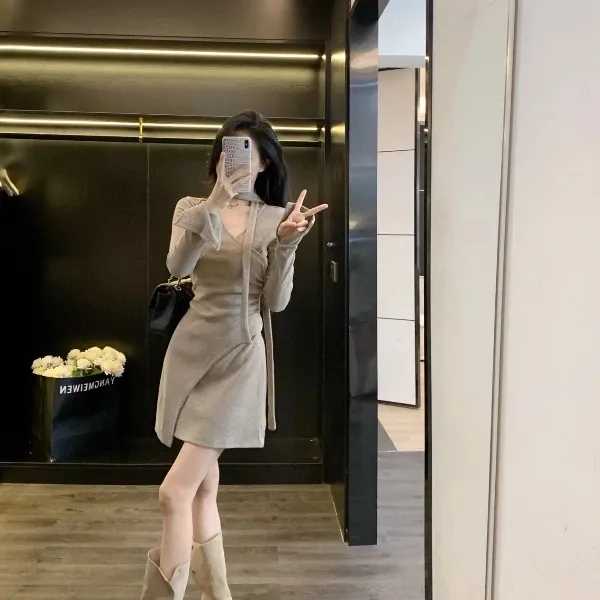 【现货】长袖秋季连衣裙裙子褶皱V领女神显瘦时尚连衣裙法式小个子