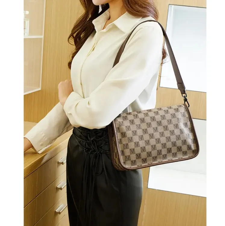 FVZ专柜正品新款棋盘格多隔层大容量单肩斜挎包女款百搭休闲包