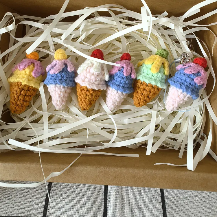 成品迷你冰淇淋挂件钥匙扣娃娃挎包送闺蜜礼物可定制