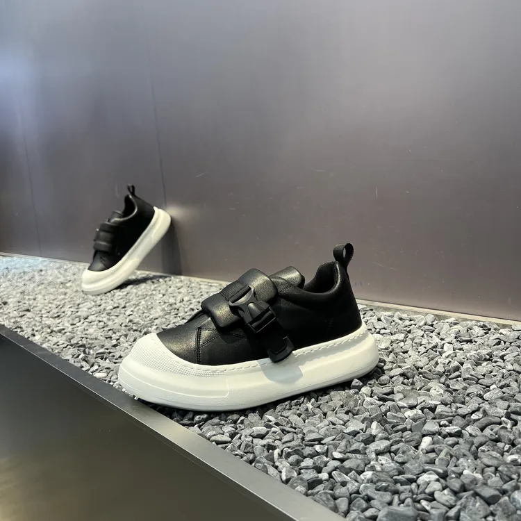 2025秋冬新款圆头增高厚底休闲真皮时尚百搭简约低帮轻奢潮男板鞋