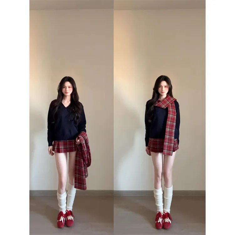 秋季温柔系穿搭女2025新款韩版时尚百搭套头上衣格纹短裙两件套装