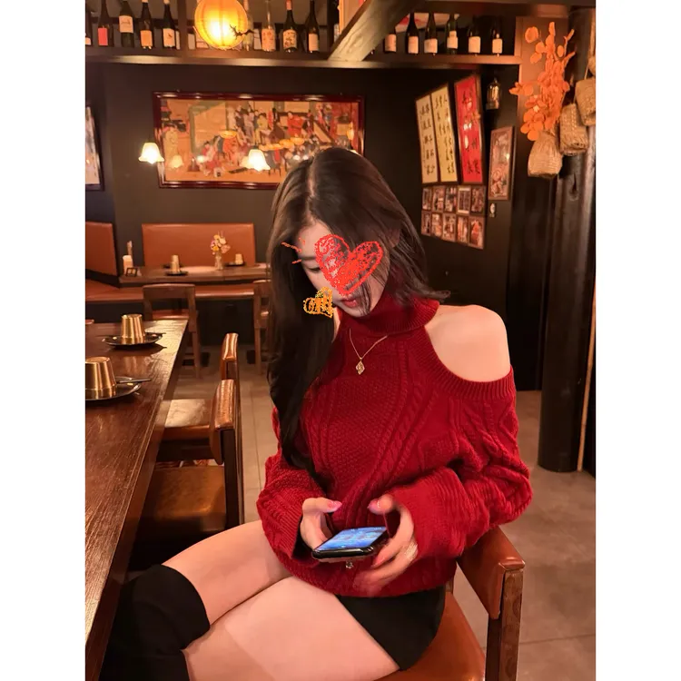 玫瑰礼记 圣诞红色高领露肩毛衣女秋冬慵懒感针织上衣