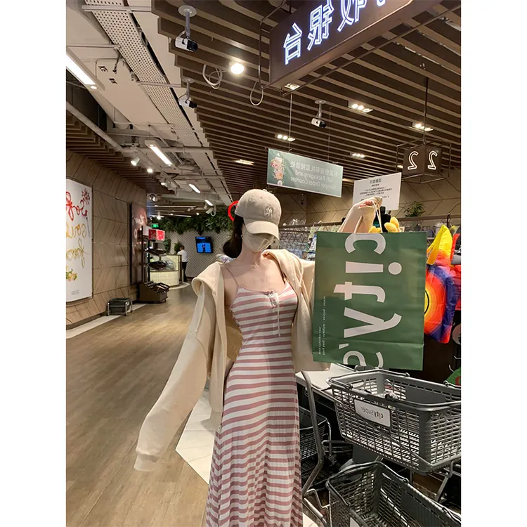 2025早秋时尚气质穿搭长袖连帽卫衣外套撞色条纹吊带连衣裙两件套