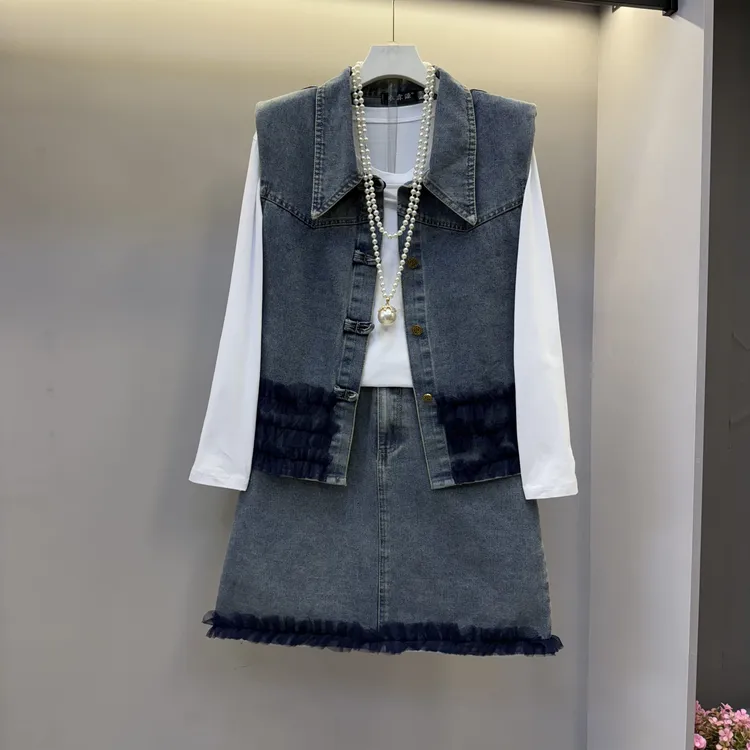 早春新款时尚洋气木耳花边牛仔马甲短裙三件套套装