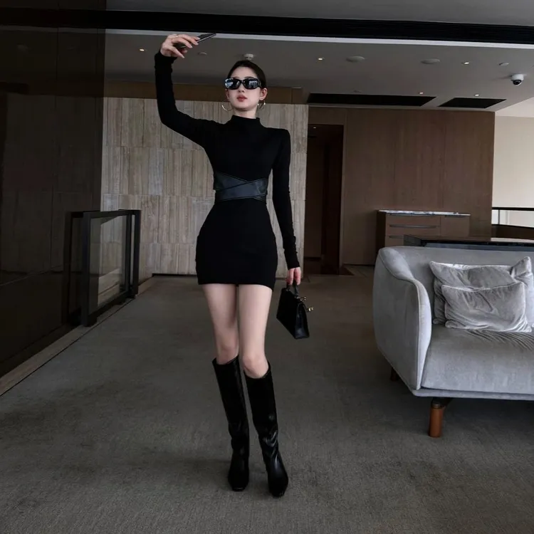 辣妹法式赫本风黑色半高领收腰显瘦秋冬内搭长袖气质修身打底短裙