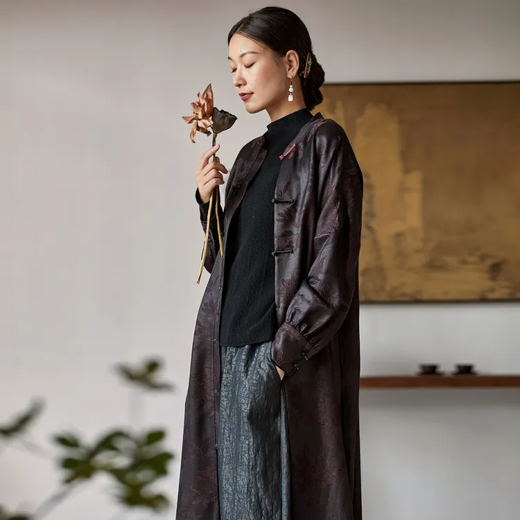 布小匠原创设计真丝缎面提花香云纱中长款外套女2025新款秋季风衣