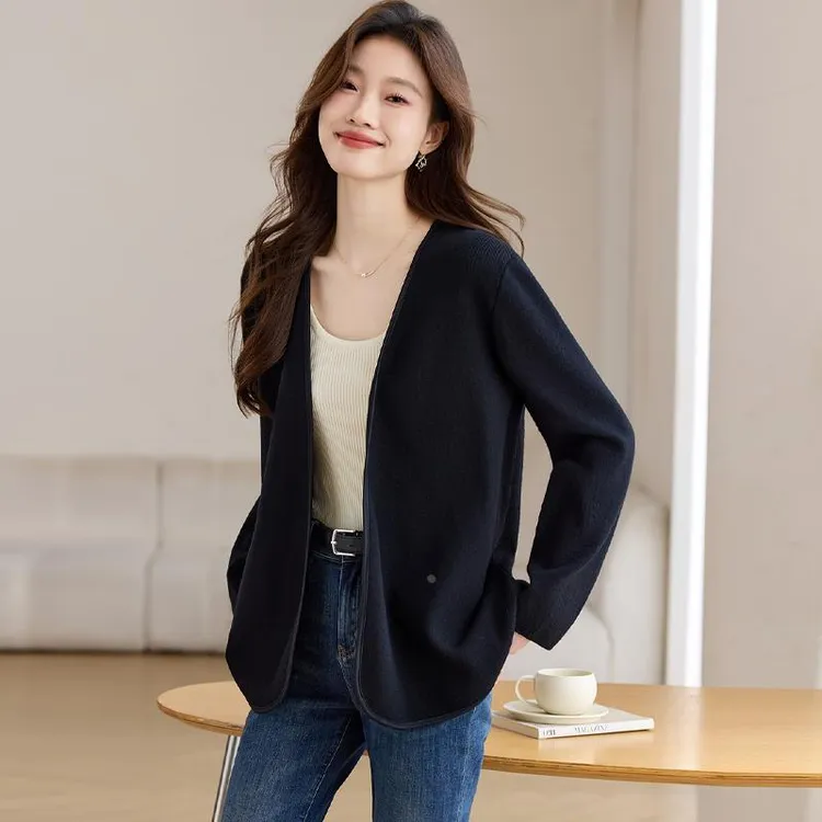 开春黑色短外套女春秋2025新款高级感针织开衫气质外搭上衣小个子