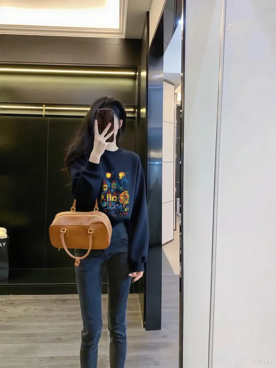宽松洋气藏蓝色圆领卫衣春秋款女大码微胖mm百搭长袖上衣服女秋装