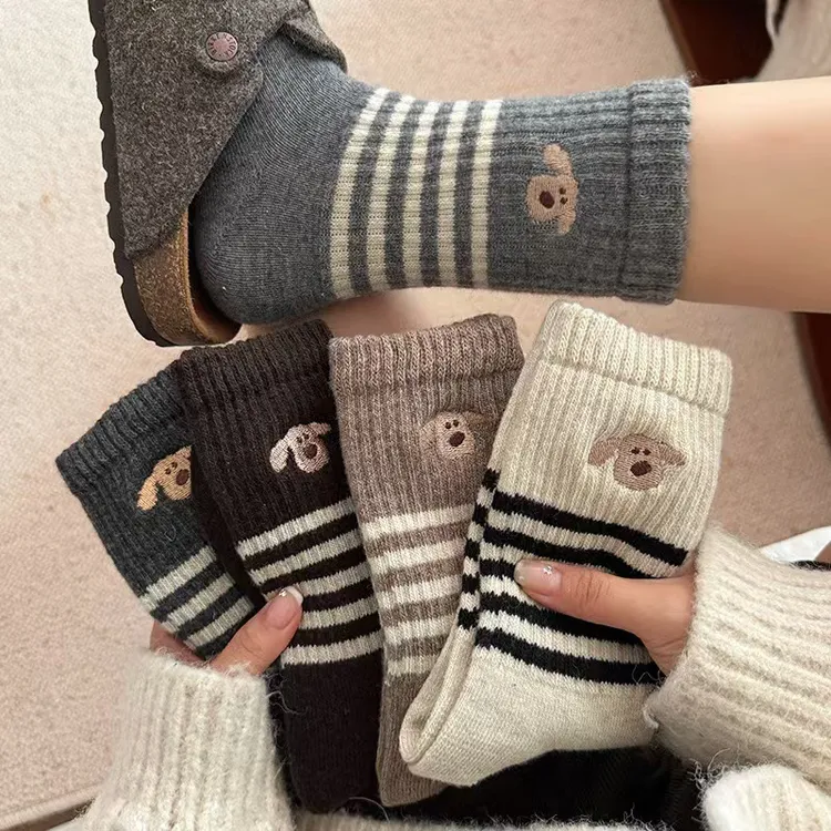 女袜秋冬季保暖兔羊毛中筒袜日系可爱小狗刺绣条纹日常