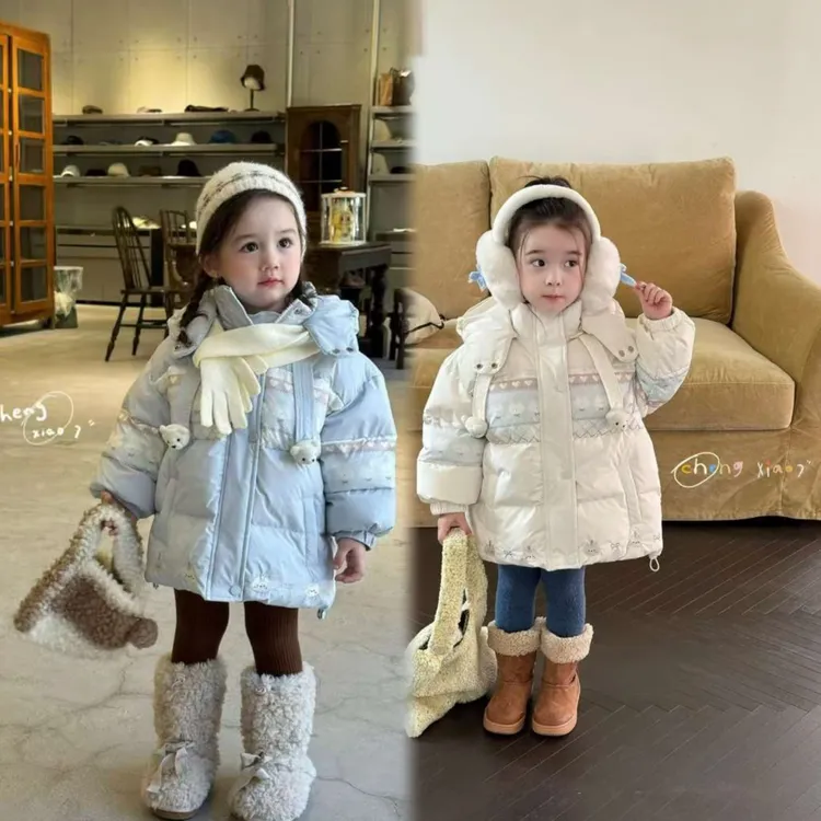 橙小七女童羽绒服费尔岛风情厚款保暖卡通小熊刺绣连帽白鸭绒冬装