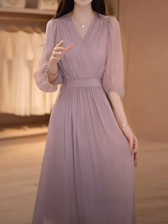 高级感轻奢柔紫V领连衣裙女2025夏季新款宽松显瘦时尚气质中长款