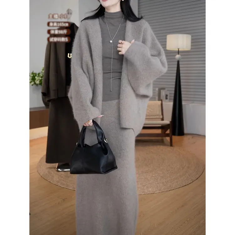 时尚轻奢减龄针织套装2026春冬新款气质慵懒宽松针织开衫+半身裙