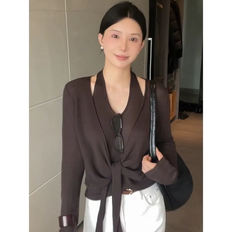 美式复古挂脖V领长袖打底衫女早秋新款洋气独特百搭设计感上衣潮