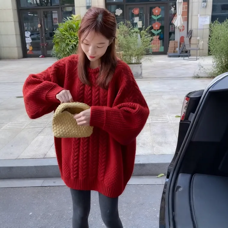 新年红色中长款麻花圆领毛衣女秋冬慵懒风宽松软糯针织衫下装消失
