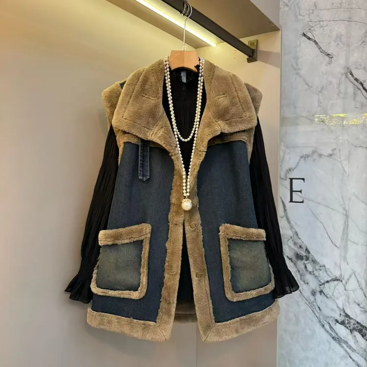 2025秋新款欧货洋气牛仔拼接翻领显瘦小香风时髦洋气保暖马甲8591