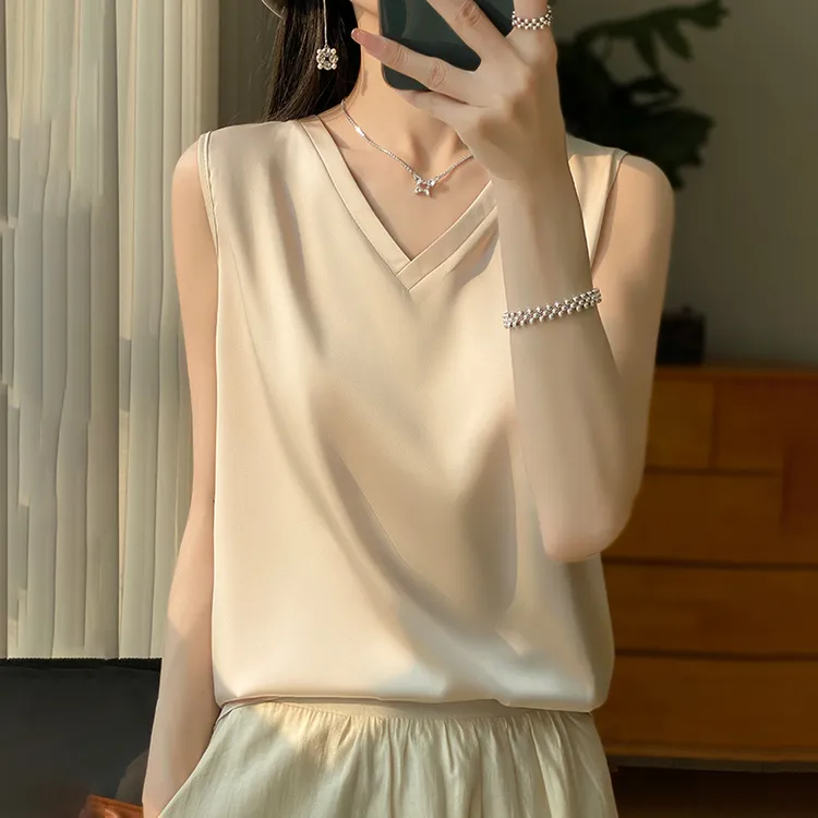 捡漏~白色洋气吊带背心女醋酸缎面V领无袖打底衫内搭小西装D39