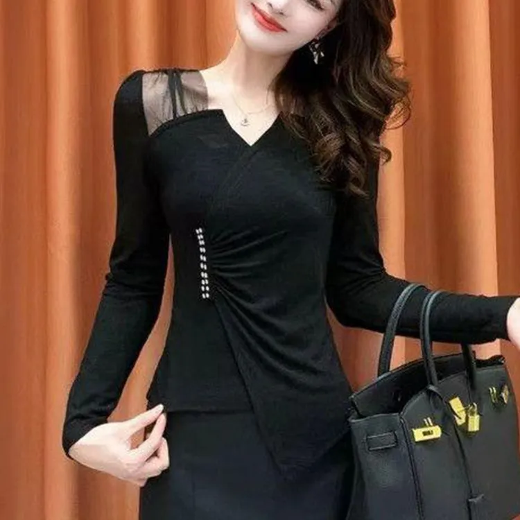 【墨夜星雨】2025秋季新款重工钉钻拼接网纱肩不规则收腰显瘦打底衫