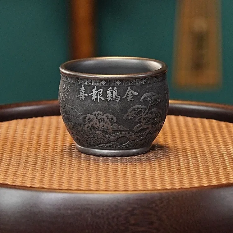 宜兴全手工紫砂茶具原矿石黄泥料刻绘金鸡报喜主人杯品茗杯商品图