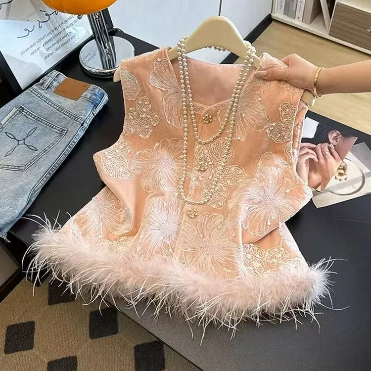 2025秋季时尚网红刺绣洋气设计感圆领显瘦鸵鸟毛马甲女