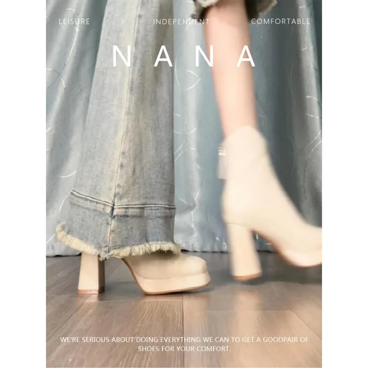 白色瘦瘦靴女9CM粗跟2025年马丁靴防水台百搭配大衣高跟短靴女鞋