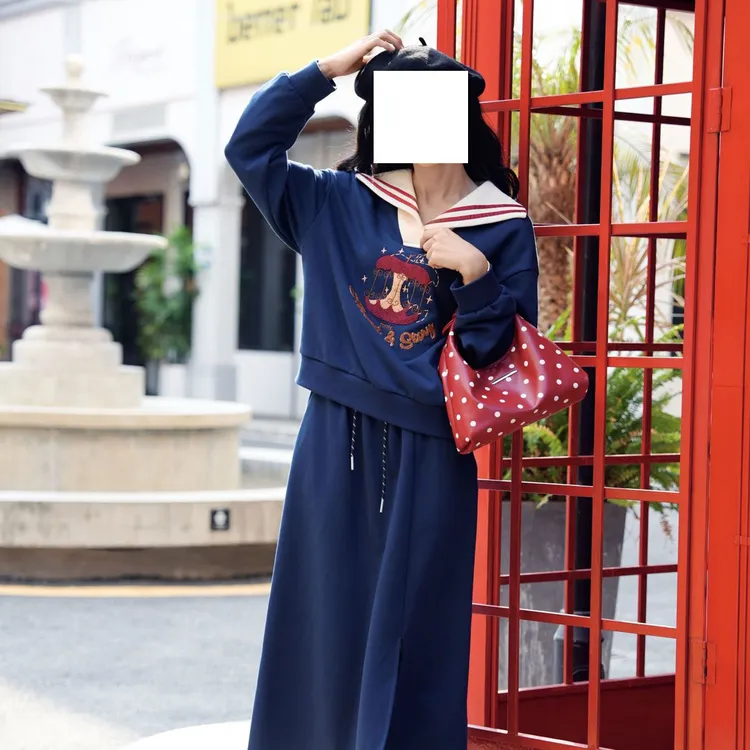 两三【靳兆心联名】少女绮想秋季新款趣味毛巾绣图案海军领两件套