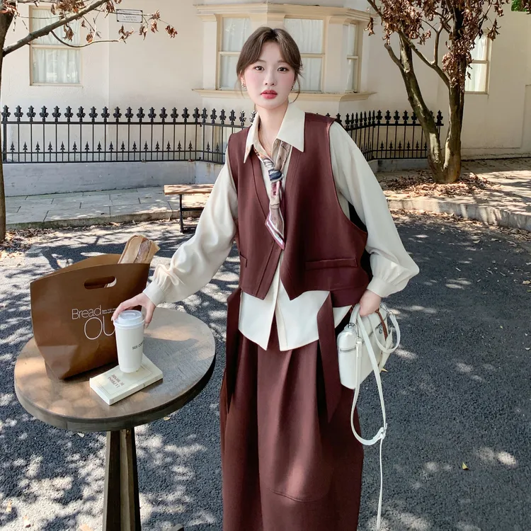 法式设计感时髦三件套女2025秋新款时尚飘带马甲衬衫半身裙套装