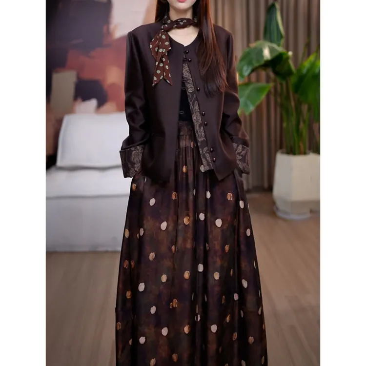 高级时尚轻奢套装2025秋季新款优雅气质印花拼接西装外套+波点裙