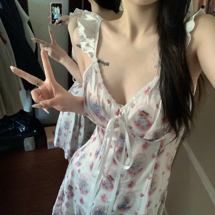 ins夏季纯欲V领缎面冰丝睡裙女款2025超火性感高级睡衣家居服夏款