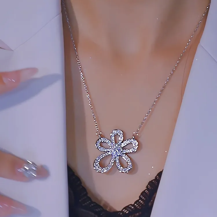 钛钢项链 新款闪钻镂空花朵项链女气质百搭花瓣毛衣链小众百搭