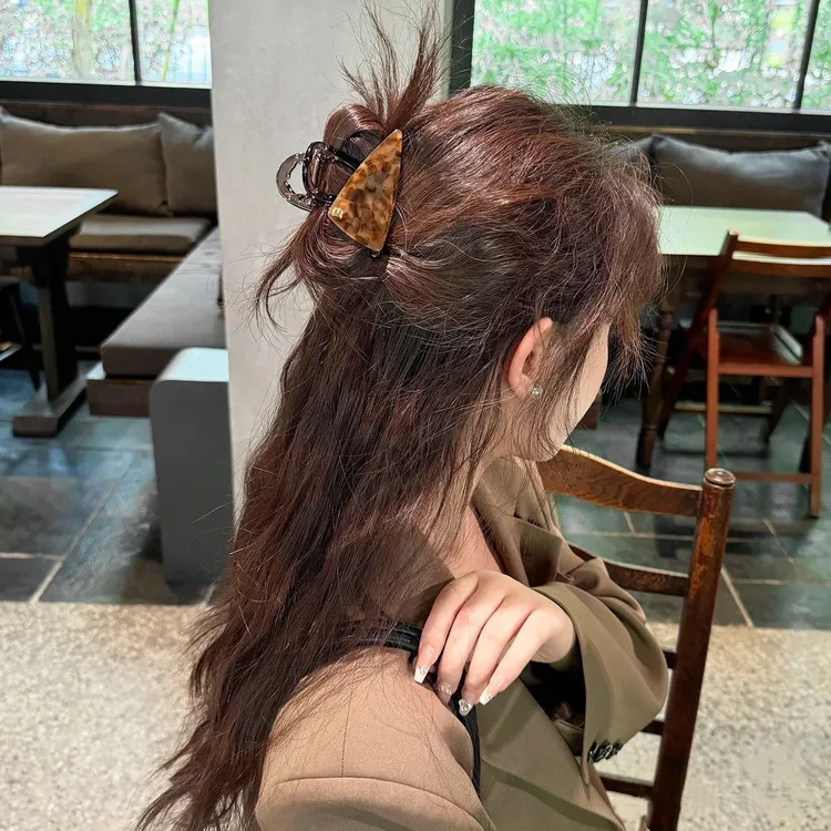 精致醋酸晕染三角形抓夹中号半扎发夹鲨鱼夹女高级感发抓小众发饰