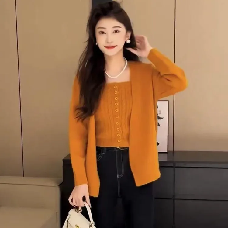 抹茶故事单排纽扣设计感针织衫女秋冬新款背心软糯长袖两件套毛衣