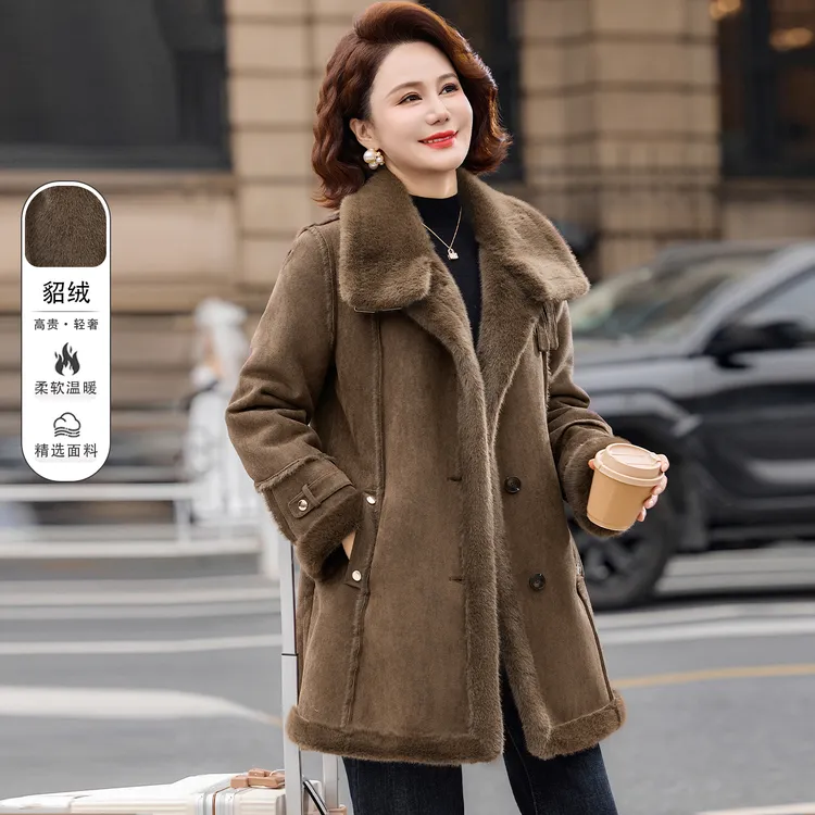 品牌妈妈冬装外套加绒加厚皮毛一体大衣女中老年秋冬新款保暖棉衣