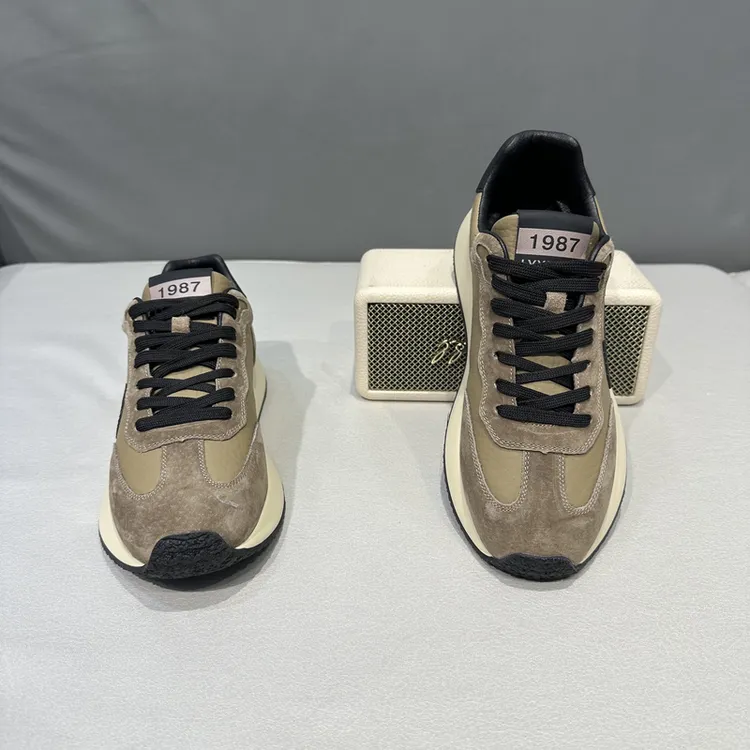 2025秋冬新款低帮系带拼接舒适增高阿甘鞋防滑软底潮流百搭男鞋