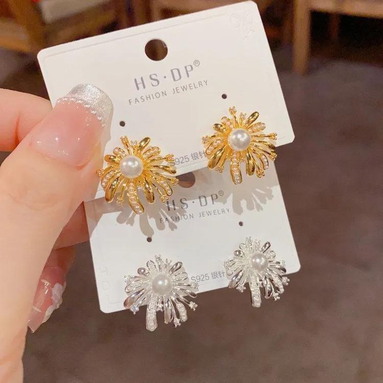 铜合金耳饰 法式复古时尚甜酷风金属贝珠雪花耳钉气质简约个性独