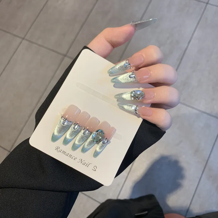 【薄荷曼巴】高级感小清新百搭贵气爆闪猫眼穿戴甲片显白日常气质