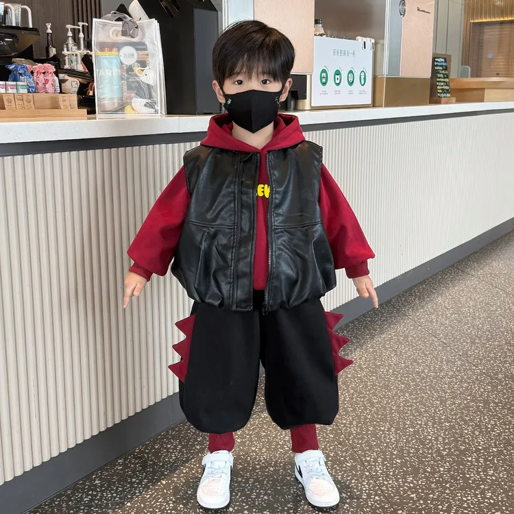儿童秋装男童套装2025新款痞帅男宝衣服男孩秋季马甲卫衣三件套潮