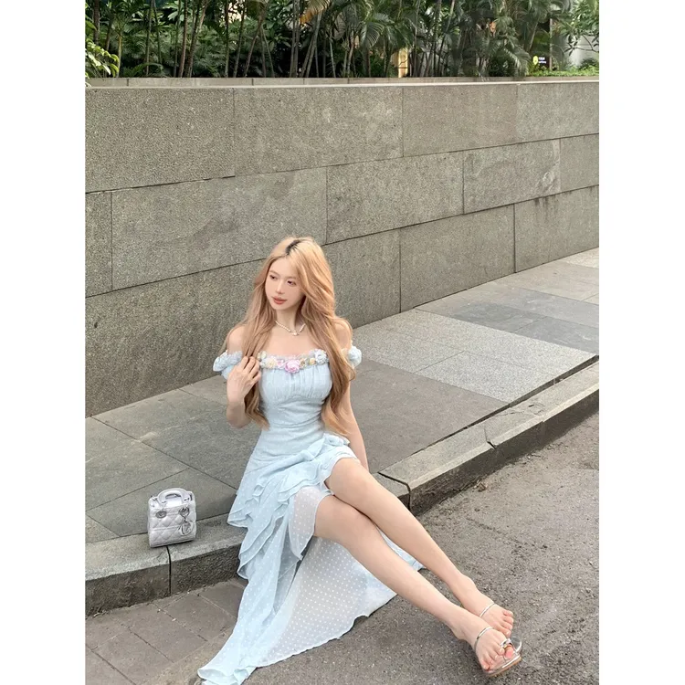 气质显瘦时尚甜美纯欲设计感连衣裙2025年夏季新款蓝色梭织雪纺高