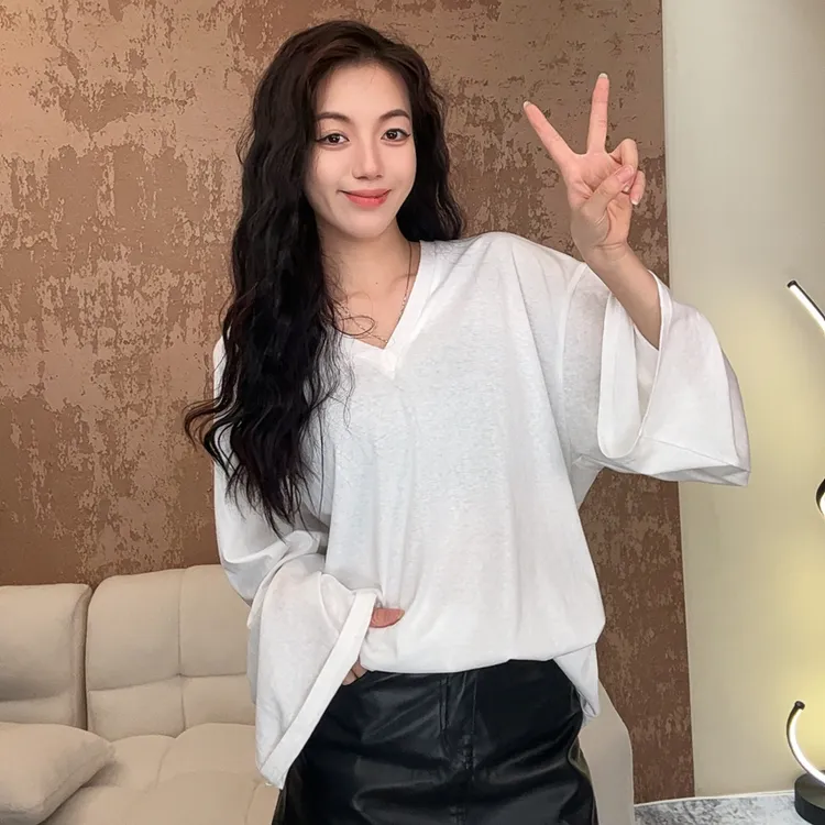 超有范 随性松弛干休闲V领轮廓打底上衣宽松慵懒百搭上衣250814
