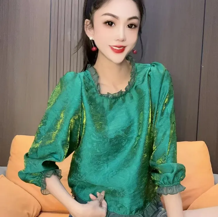 2025早秋新款衬衫提花宽松型衬衣洋气复古时尚小衫(衣长53cm左右)
