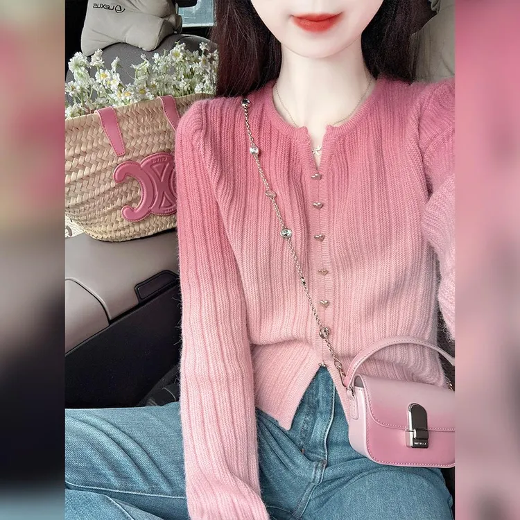 秋冬穿搭渐变粉单排扣外搭毛衣针织开衫女2025早秋季新款多巴胺氛