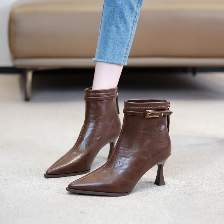 法式气质尖头高跟短靴女2025新款秋冬马丁靴细跟百搭瘦瘦靴时装靴