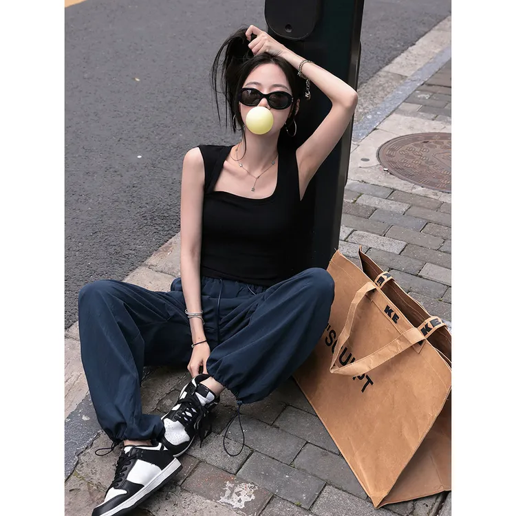 -张贝贝设计感小众辣妹修身背心女 软糯 时尚显瘦U领无袖上衣