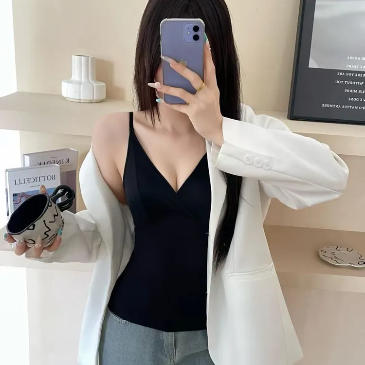 法式高级感V领美背带胸垫一体吊带背心内搭外穿打底8523